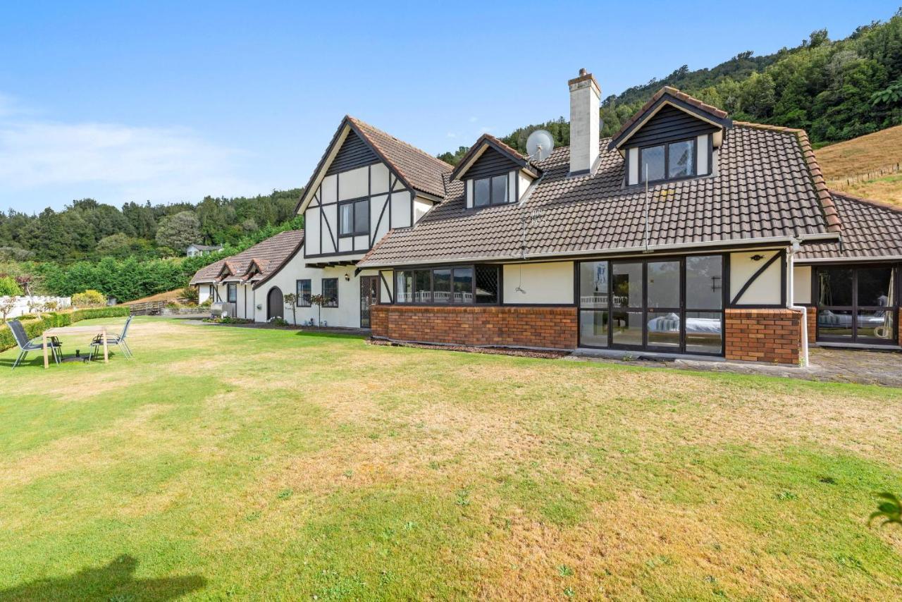 Skyline Mountain View Lodge Up To 16 People Rotorua Eksteriør billede